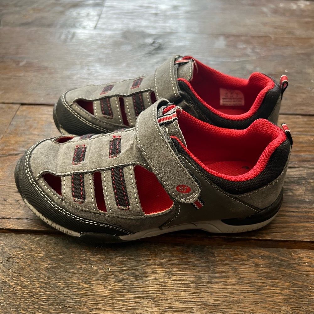 Stride rite kids 10.5 gray and red